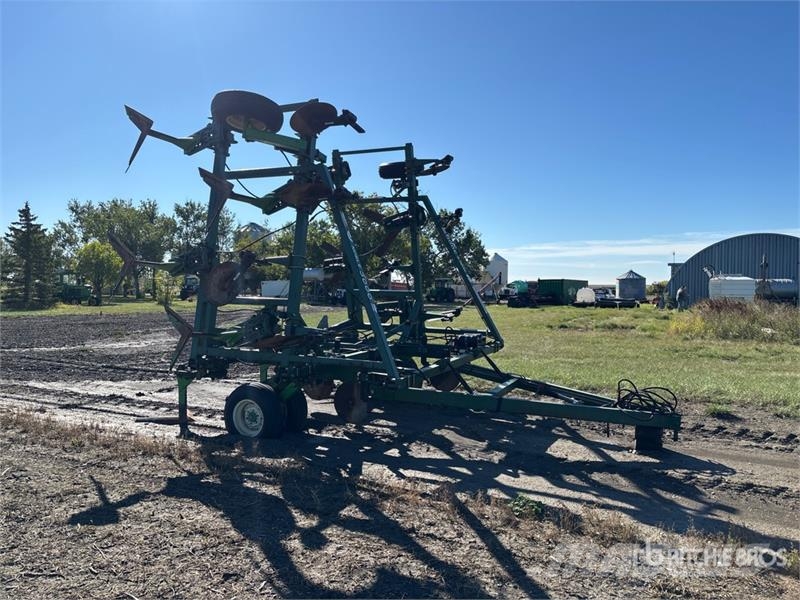 Noble 3000 30 ft Chisel Plow Keski pullukları