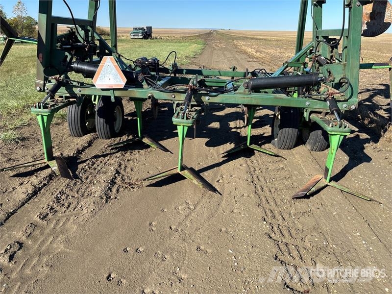 Noble 3000 30 ft Chisel Plow Keski pullukları