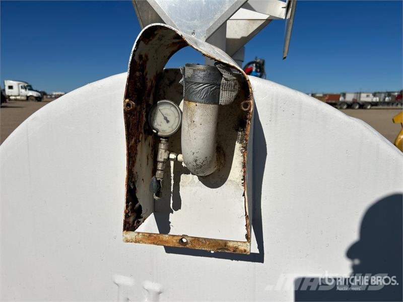 Northern Steel 4400 L Fuel Tank Üzemanyag- és adaléktartályok