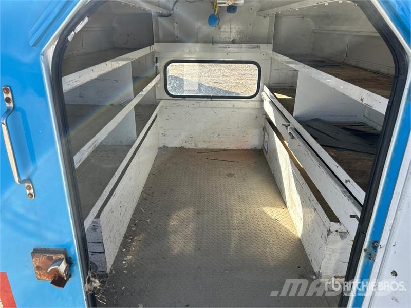  Nortruck T -Shed Metal 8 ft Truck Mounted Utility  Andre komponenter