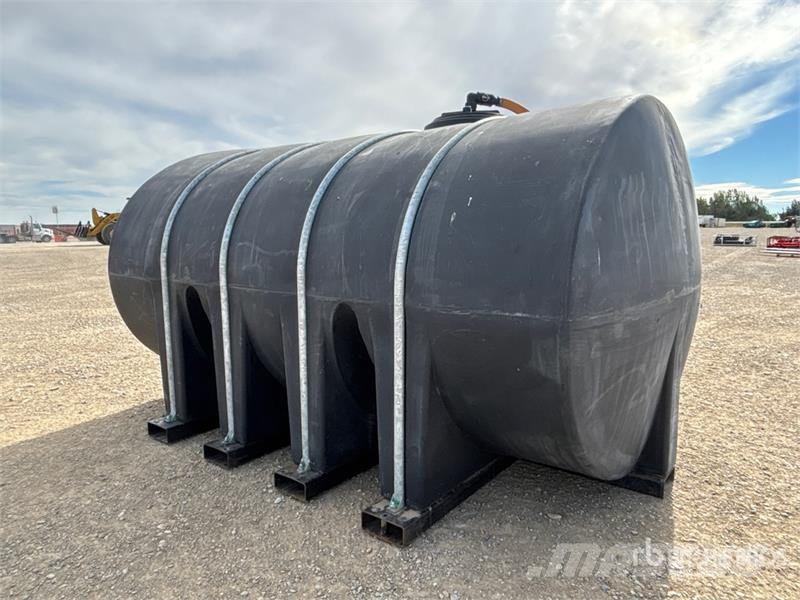  Norwesco 2920 Gal Water Tank Polttoaine- ja lisäainesäiliöt