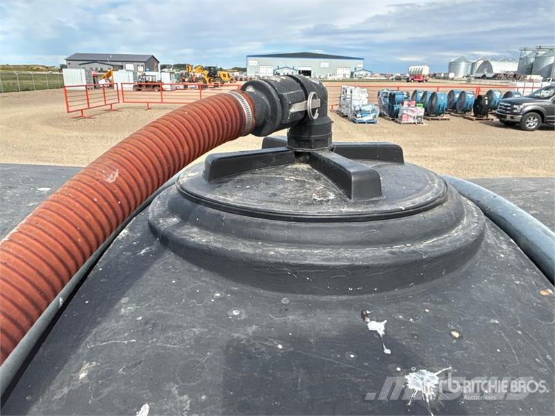  Norwesco 2920 Gal Water Tank Polttoaine- ja lisäainesäiliöt