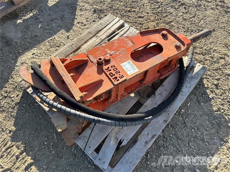 NPK E-202 12 in Q/C Hydraulic Breaker مطارق / كسارات