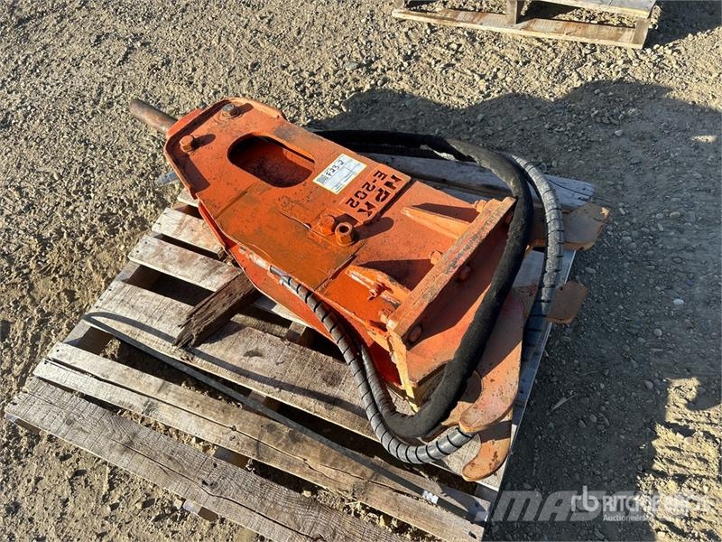 NPK E-202 12 in Q/C Hydraulic Breaker مطارق / كسارات