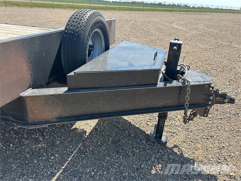 Oasis 30 ft Tri/A Equipment Trailer Remolques para transporte de vehículos