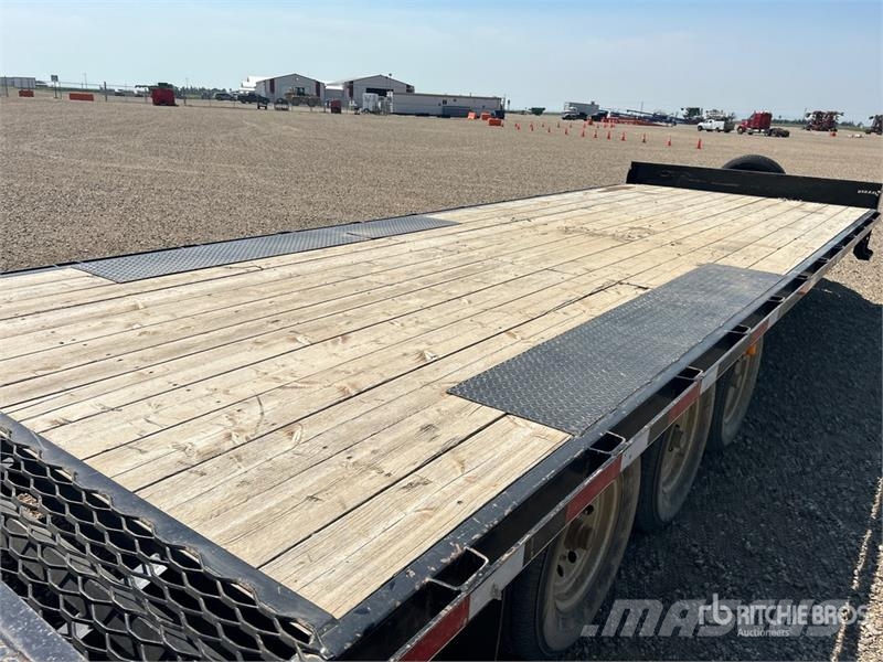 Oasis 30 ft Tri/A Equipment Trailer Remolques para transporte de vehículos