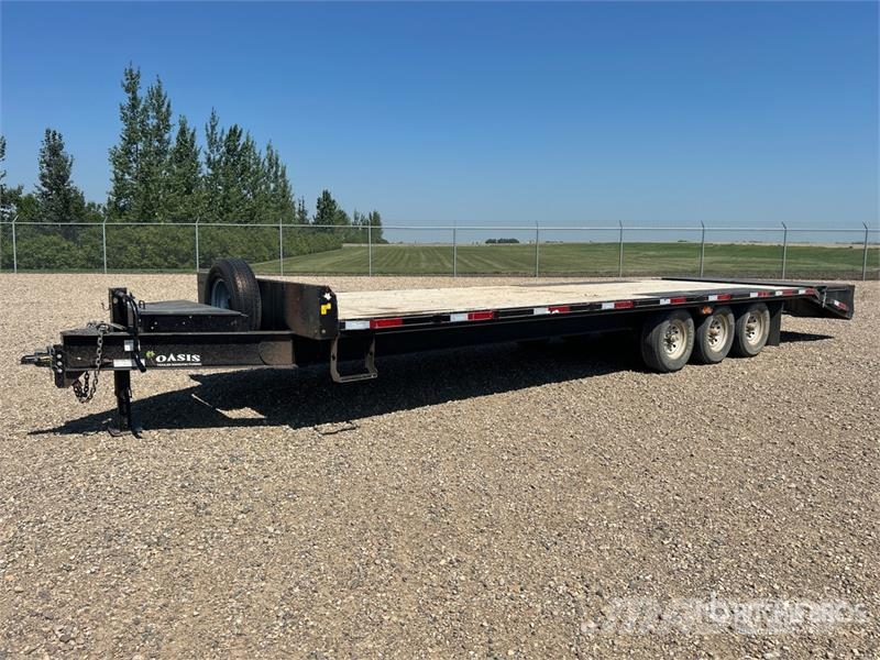 Oasis 30 ft Tri/A Equipment Trailer Remolques para transporte de vehículos