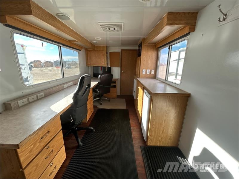  Office Trailer MT260 21 ft x 81 ft Portable T/A Mo Otros