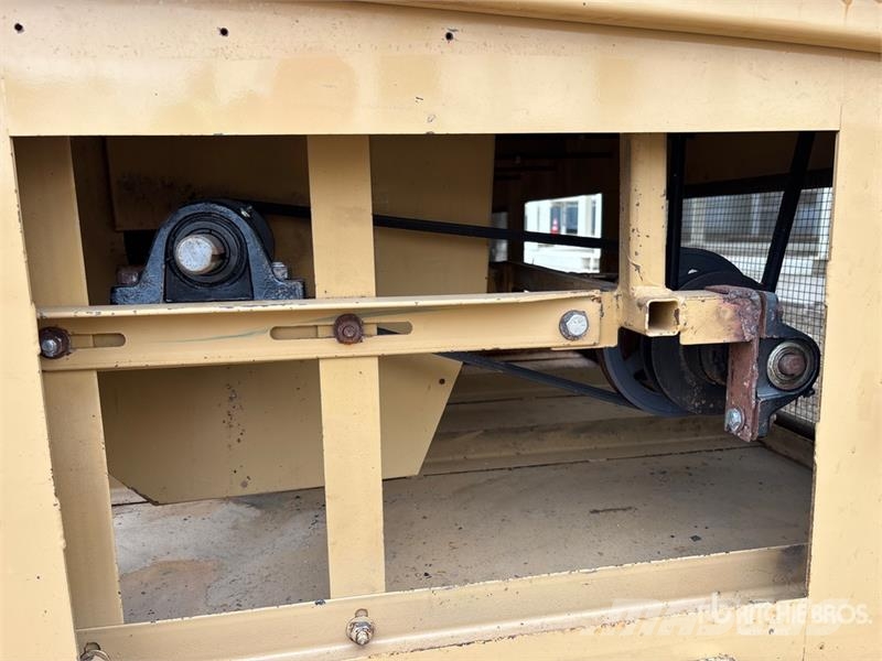 Oliver 240 Grain Cleaner معدات تنظيف الحبوب