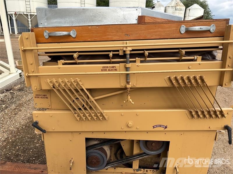 Oliver 240 Grain Cleaner معدات تنظيف الحبوب
