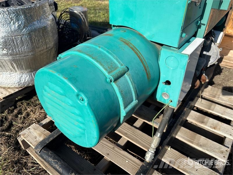 Onan 15.0JC-9XR/12370U 15 kW Skid-Mounted Generator Set Generadores diésel