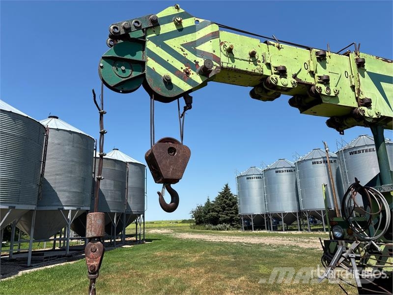 P&H & H H-312T 18 ton on FWD Corporation Hydraul Tracked cranes