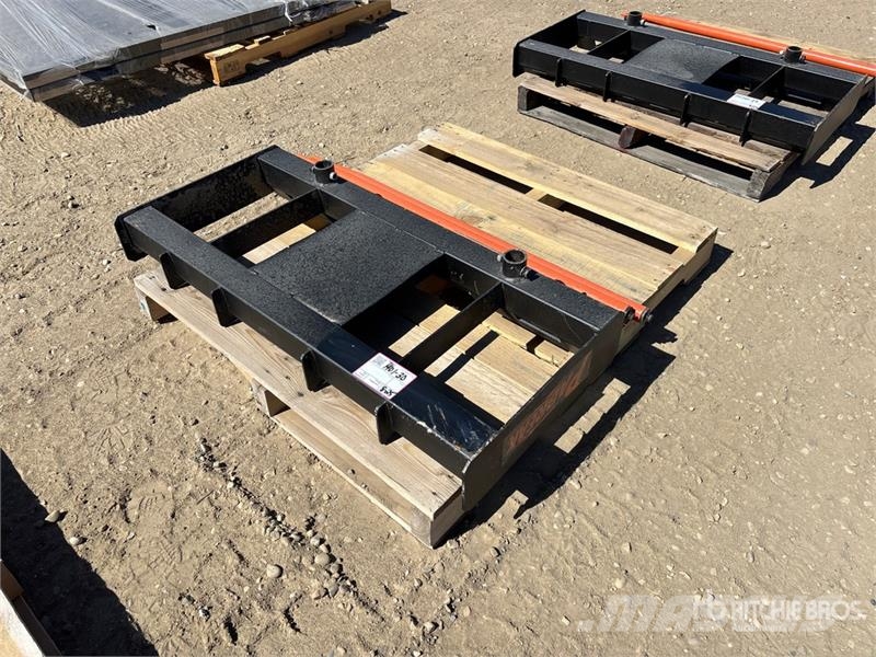 PABREAK GCC56 45 in Skid Steer Bale Spear (Unused) Drugi deli