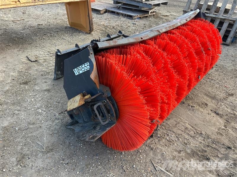 PALADIN 22072MM-0022 72 in Skid Steer Sweeper Balayeuse / Autolaveuse