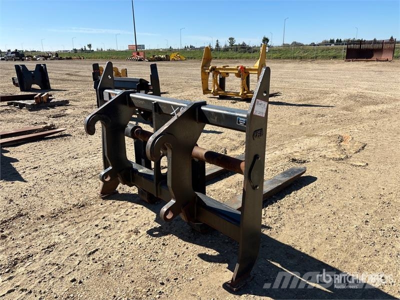 PALADIN Komatsu WA200-7 60 in Wheel Loader Forks Fourche