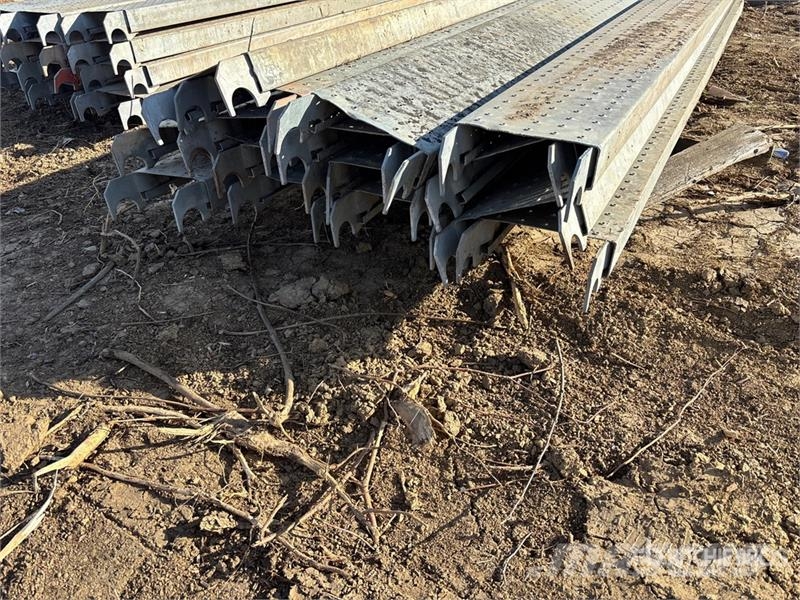 Pallet of 10 ft Scaffold Planks مكونات أخرى