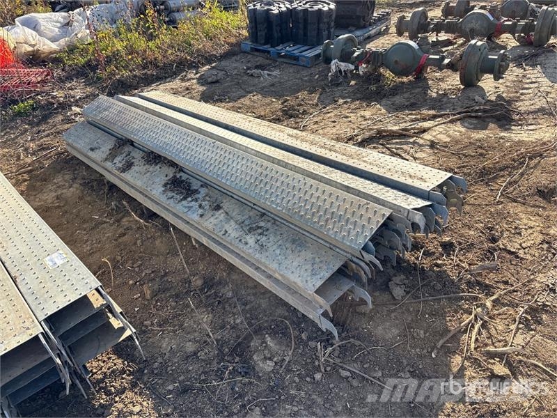 Pallet of 10 ft Scaffold Planks مكونات أخرى