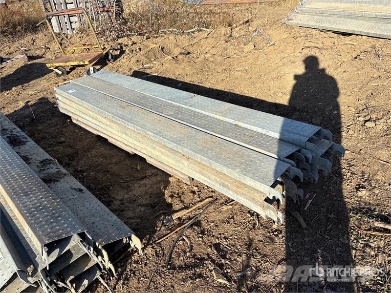 Pallet of 10 ft Scaffold Planks مكونات أخرى