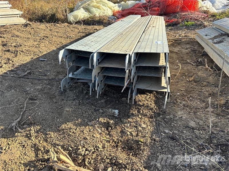 Pallet of 10 ft Scaffold Planks مكونات أخرى