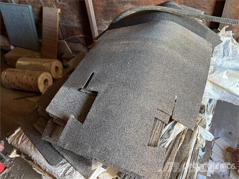  Pallet of Shingles/Black IKO Ultra Lock 25 المصاعد والرافعات المادية