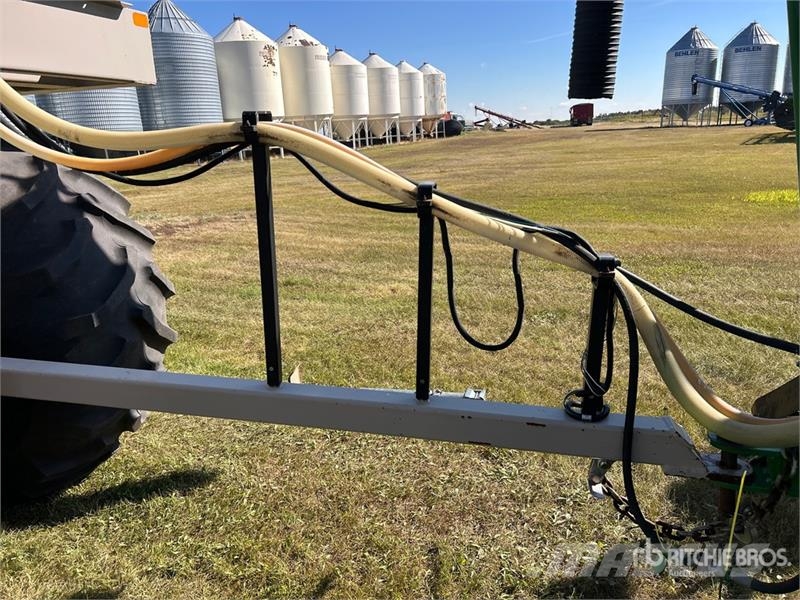  Pattison PLS3300 4000 gal Tow-Behind Fertilizer Ca Mineraldüngerstreuer