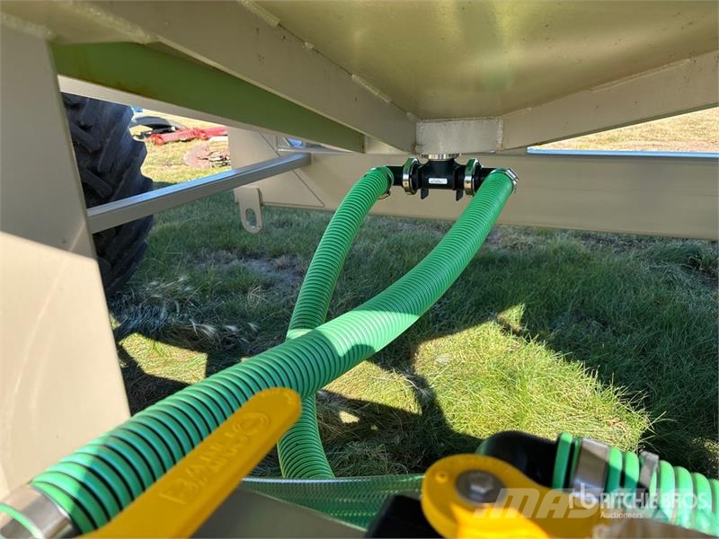 Pattison PLS5210 5200 gal Tow-Behind Fertilizer Ca Mineral spreaders