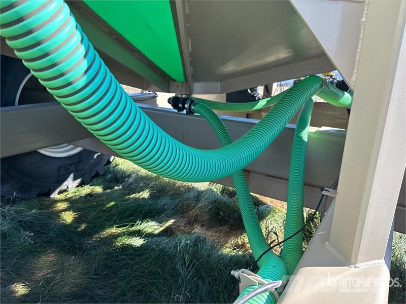 Pattison PLS5210 5200 gal Tow-Behind Fertilizer Ca Mineral spreaders