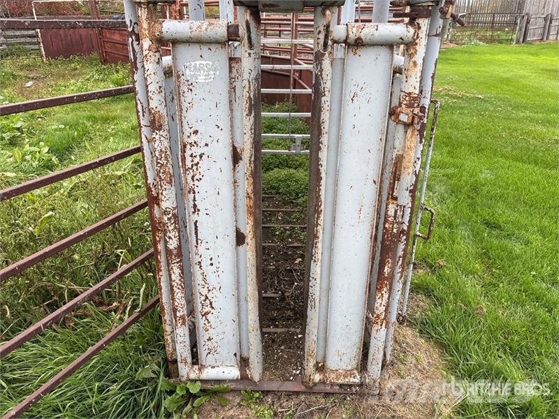 Pearson Livestock Cattle Shute Muud põllumajandusmasinad