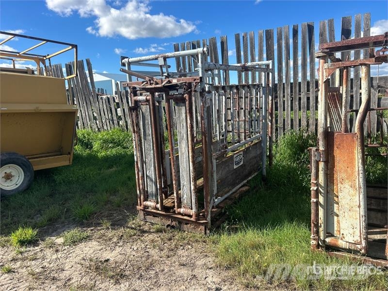 Pearson Livestock Equipment Squeeze Chute Landbrug - Andet