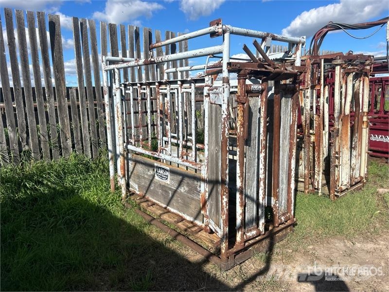 Pearson Livestock Equipment Squeeze Chute Landbrug - Andet