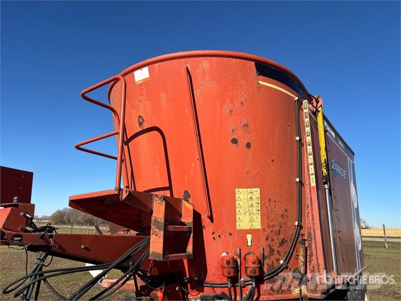 Peecon TMR 24M3E Feed Wagon Mixer feeders