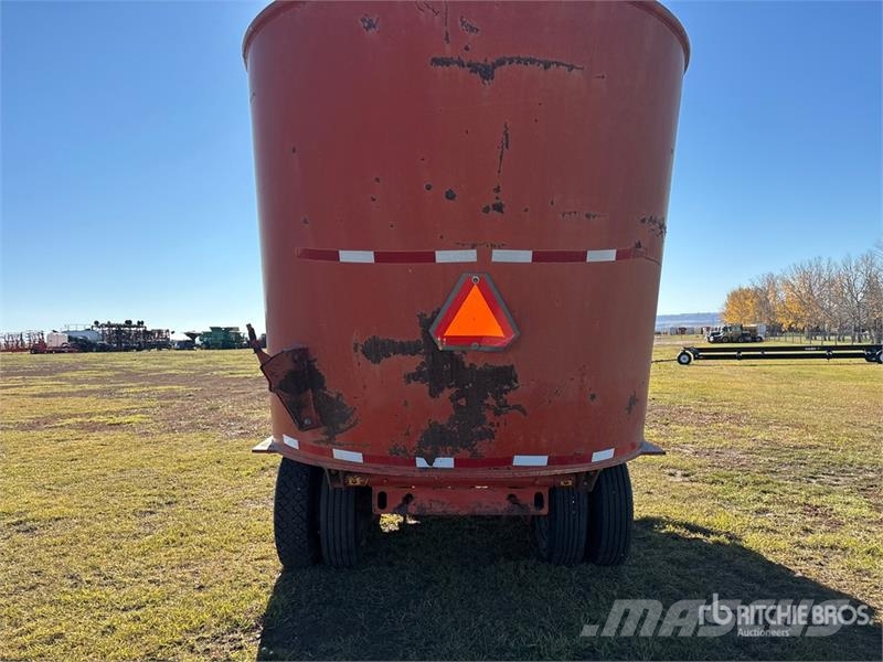 Peecon TMR 24M3E Feed Wagon Mixer feeders