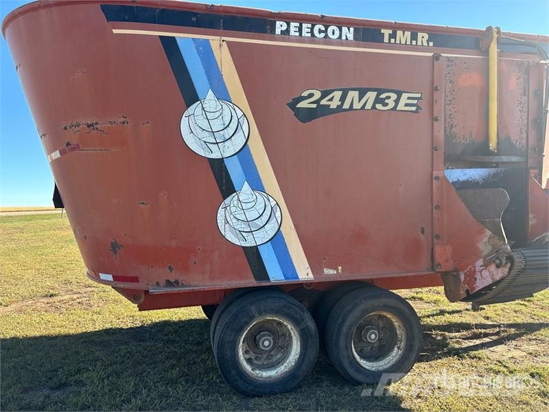 Peecon TMR 24M3E Feed Wagon Mixer feeders