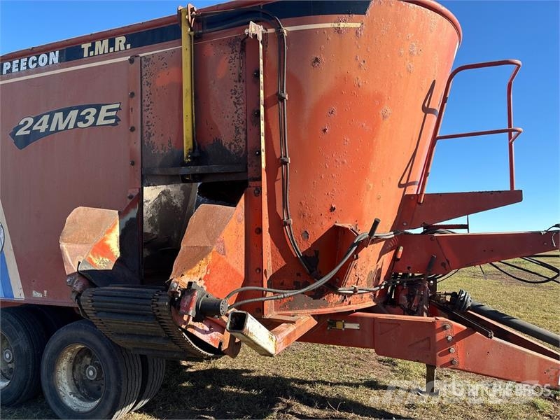 Peecon TMR 24M3E Feed Wagon Mixer feeders