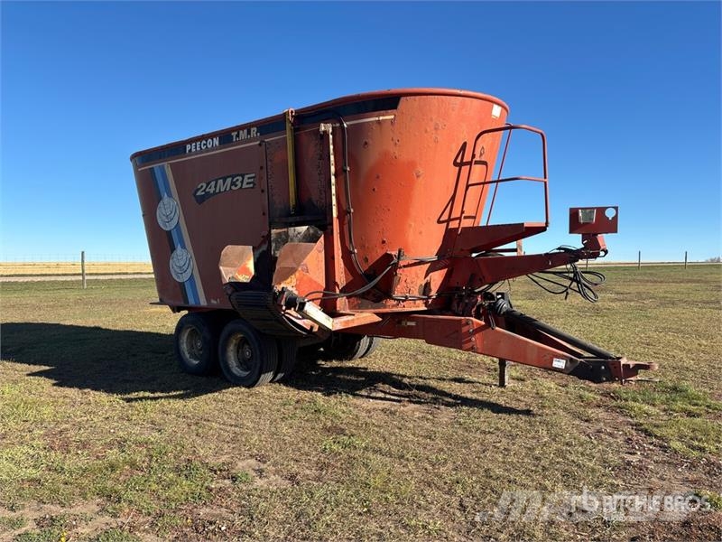 Peecon TMR 24M3E Feed Wagon Mixer feeders