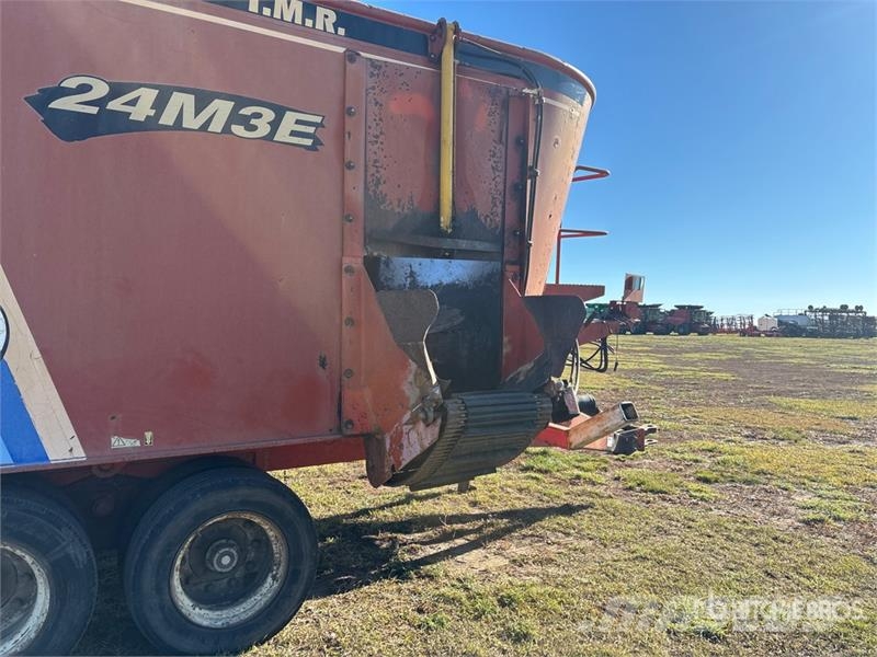 Peecon TMR 24M3E Feed Wagon Mixer feeders