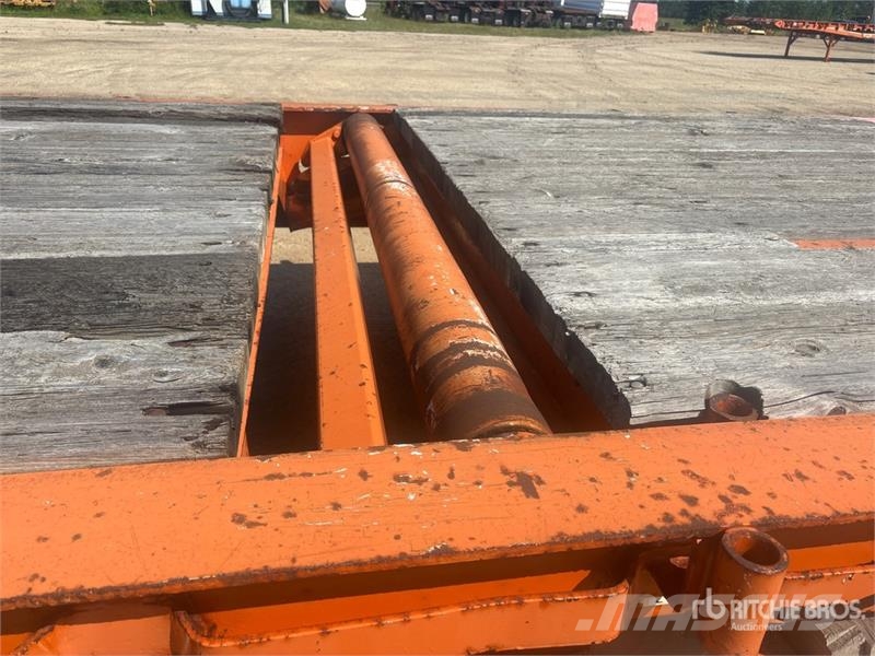 Peerless 52 ft Tri/A Folding Neck Trailer Tieflader