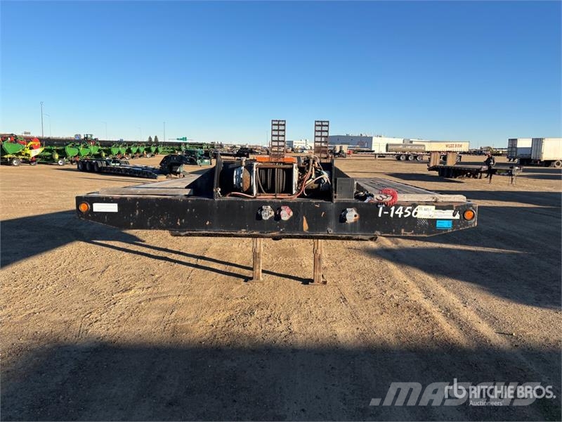 Penner 52 ft T/A Flatbed Trailer Madelhaagised
