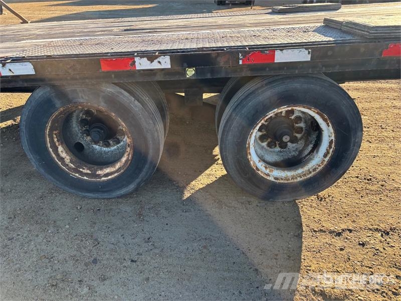 Penner 52 ft T/A Flatbed Trailer Madelhaagised