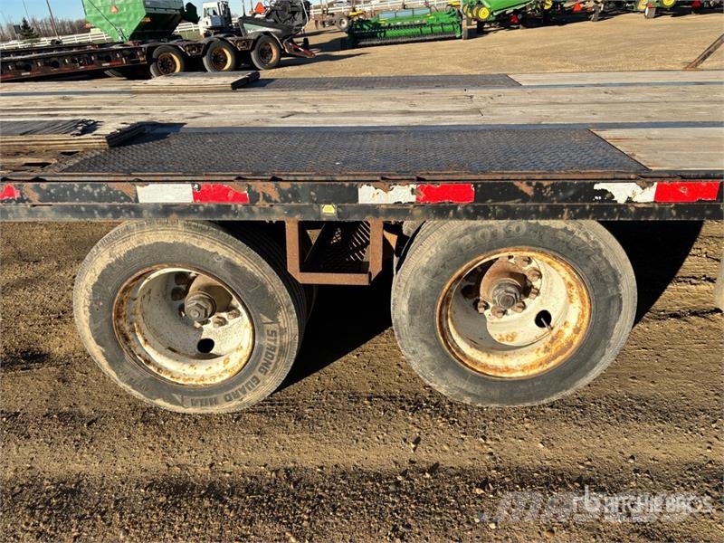 Penner 52 ft T/A Flatbed Trailer Madelhaagised