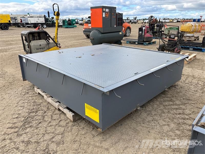 Penta Lift 88 in x 88 in Hydraulic Loading Dock (Unused) Drugi deli