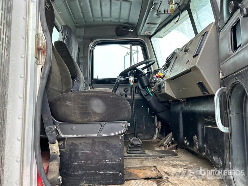 Peterbilt 330 Kabine i unutrašnjost
