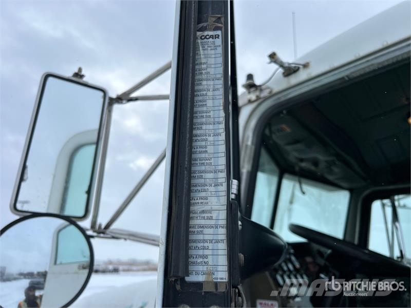 Peterbilt 330 Kabine i unutrašnjost