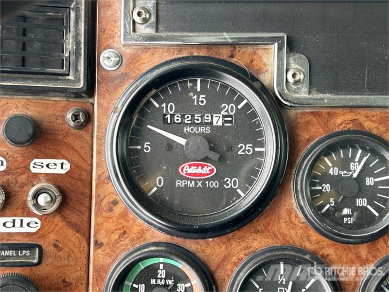 Peterbilt 330 Kabine i unutrašnjost