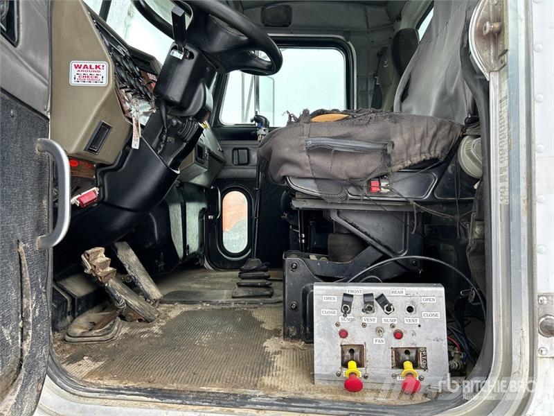 Peterbilt 330 Kabine i unutrašnjost