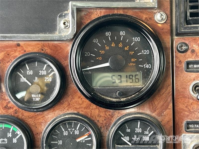 Peterbilt 330 Kabine i unutrašnjost