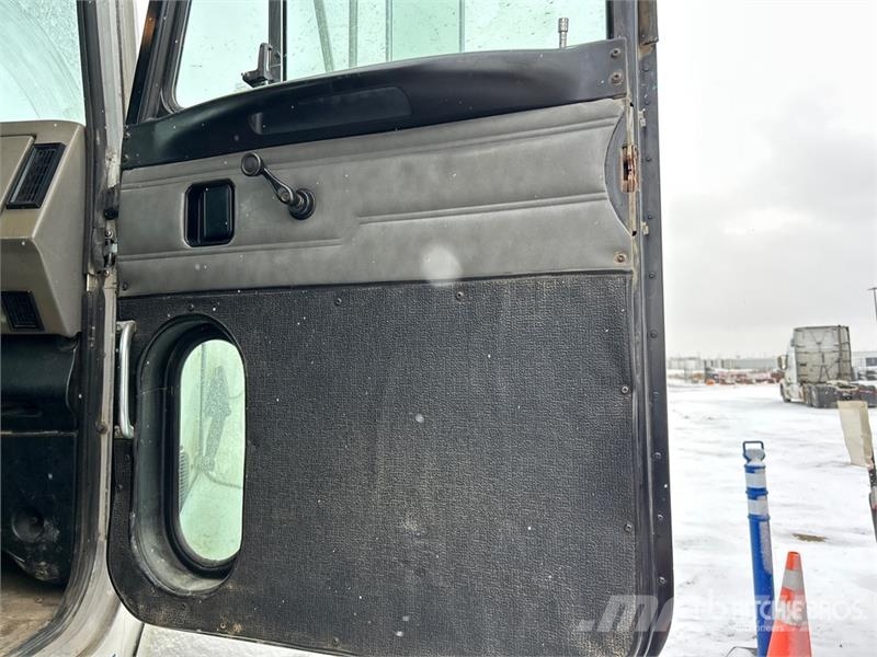 Peterbilt 330 Kabine i unutrašnjost