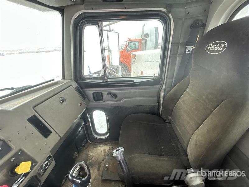 Peterbilt 330 Kabine i unutrašnjost