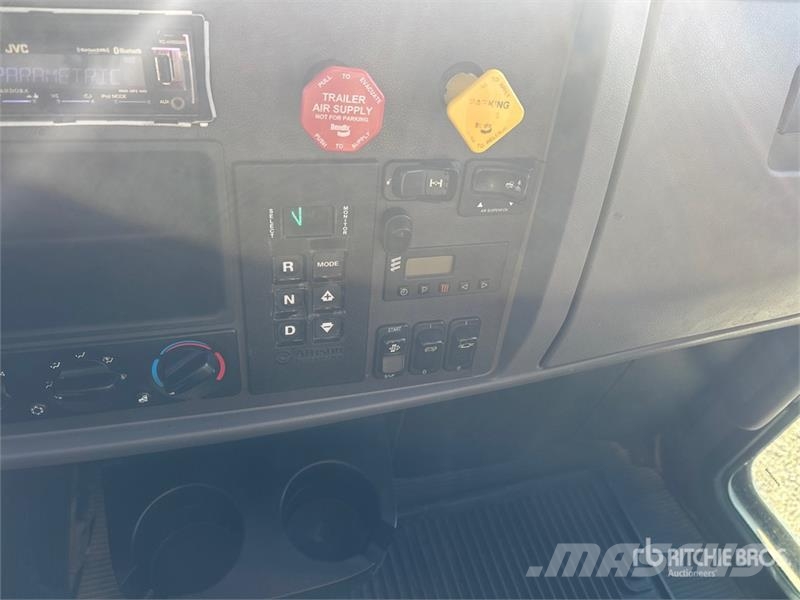 Peterbilt 337 Motrici cisterna