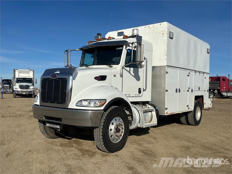Peterbilt 337 Motrici cisterna